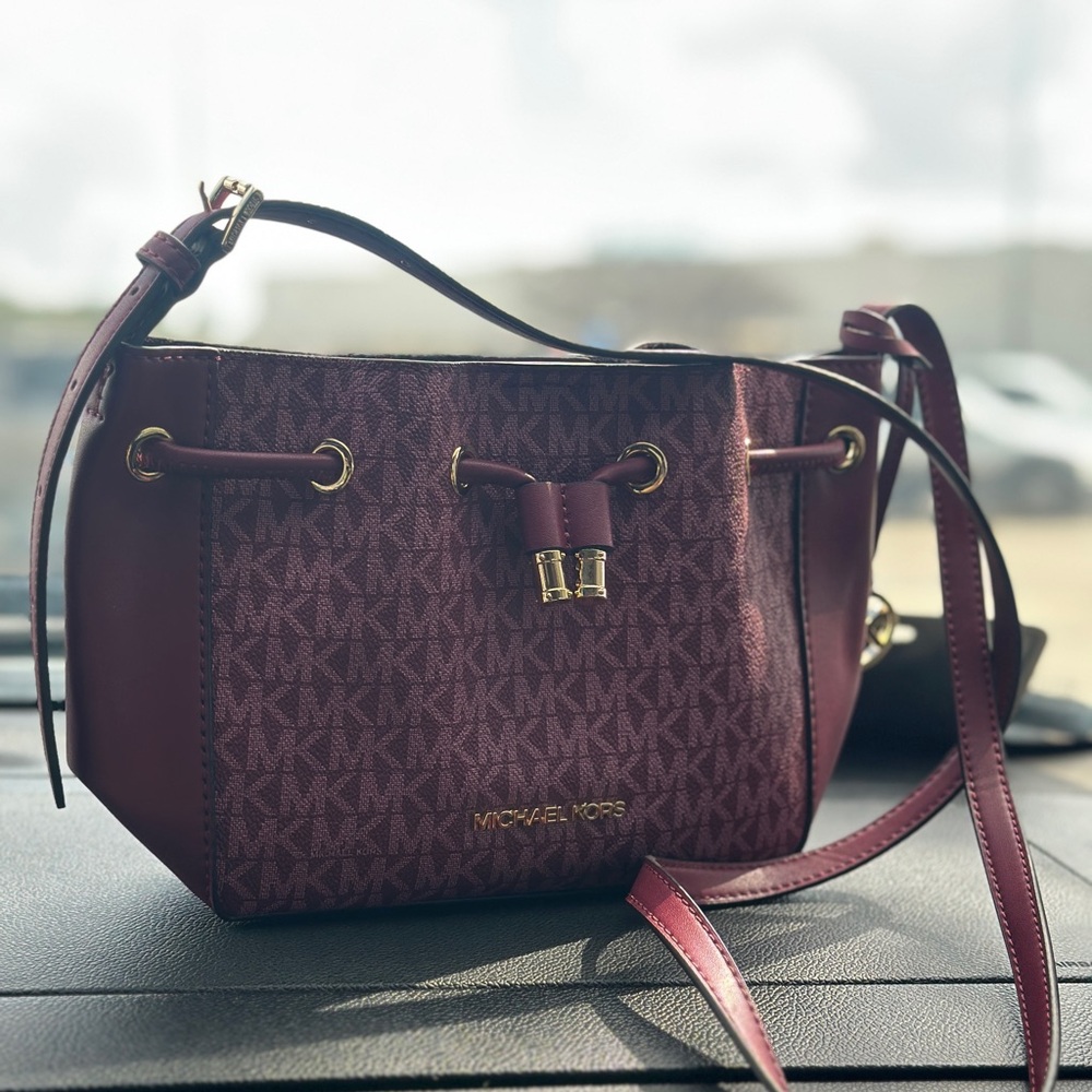 NWT Michael Kors Phoebe Bucket Bag - Picture 2 of 8